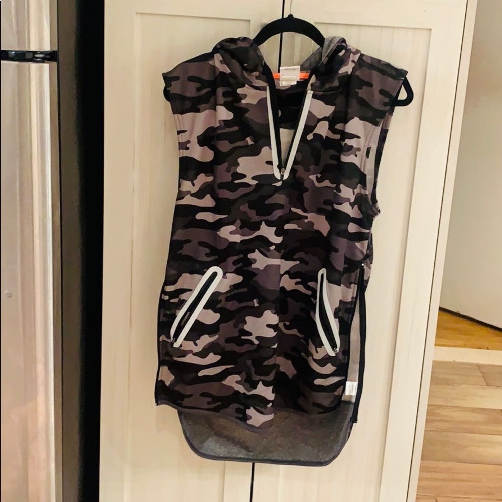 Sleeveless sweater camouflage (grey and charcoal)